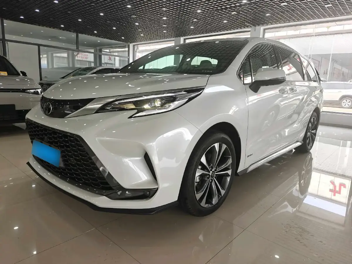 2024 Toyota Granvia 2.5L 189HP L4 E-CVT Hybrid