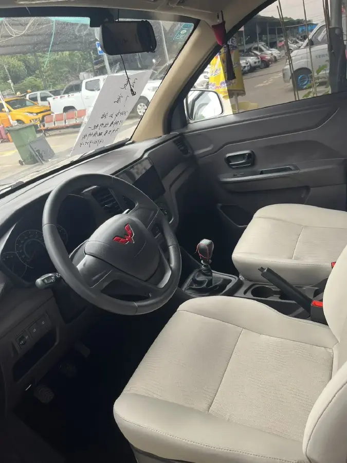 2022 WuLing HongGuang V 1.2L 76HP L4 5MT,autocango,china used car exporter,china ev exporter,chinese used car exporter,chinese used ev exporter