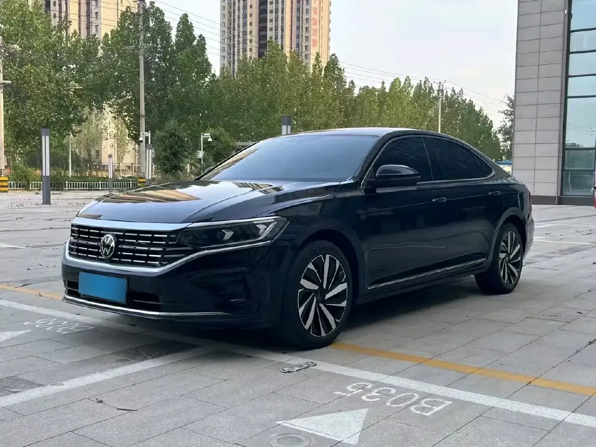 2022 Volkswagen Passat 2.0T 186HP L4 7DCT