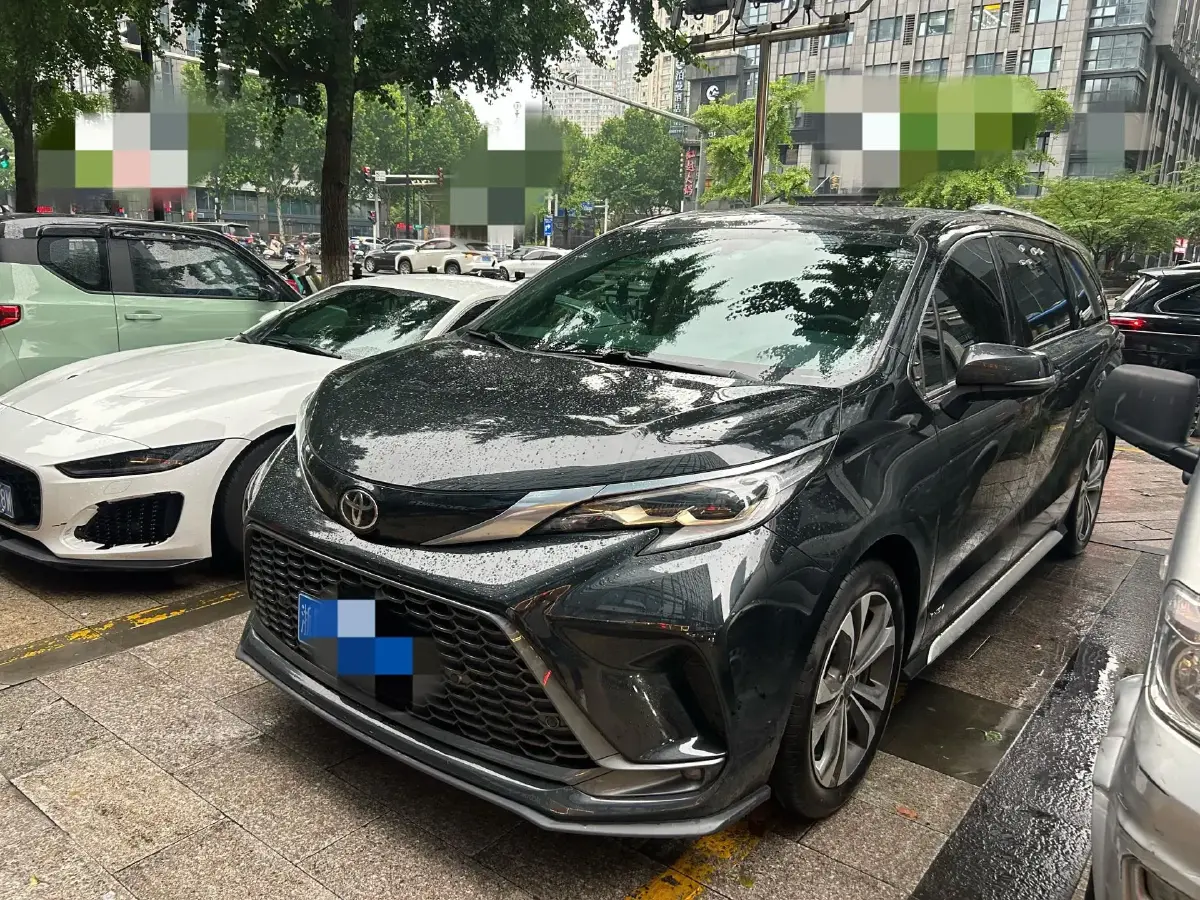 2024 Toyota Granvia 2.5L 189HP L4 E-CVT Hybrid