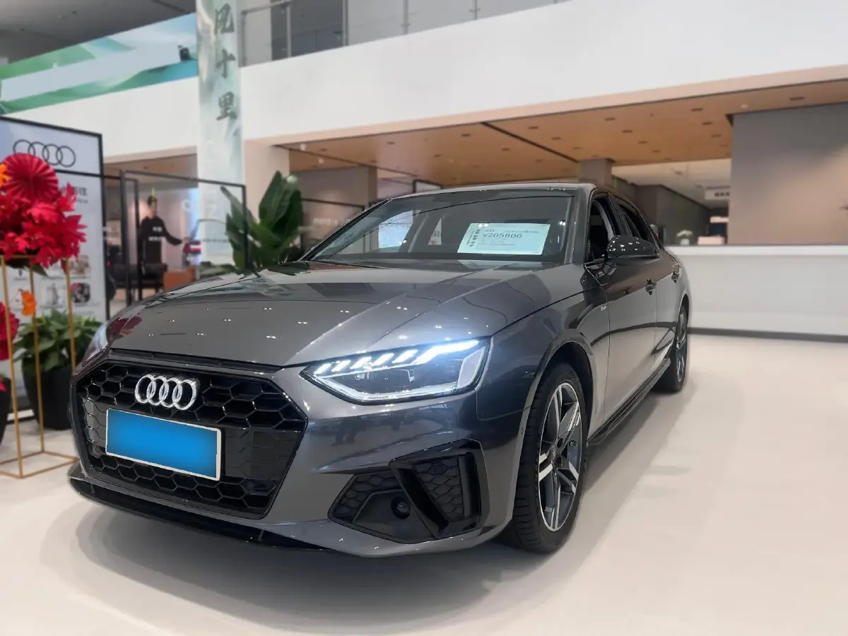 2022 Audi A4L 2.0T 190HP L4 7DCT