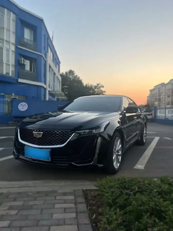 2023 Cadillac CT5 2.0T 237HP L4 10AT