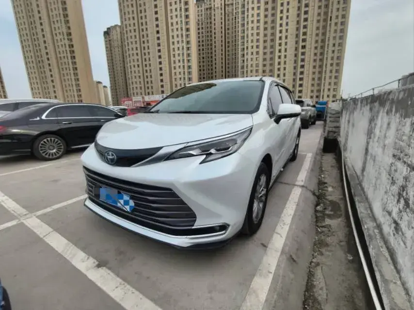 2021 Toyota Sienna 2.5L 192HP L4 E-CVT Hybrid