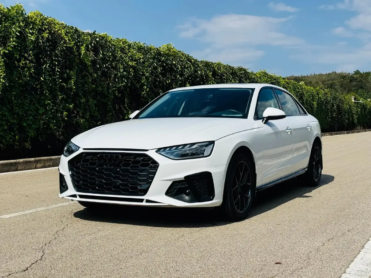 2022 Audi A4L 2.0T 190HP L4 7DCT