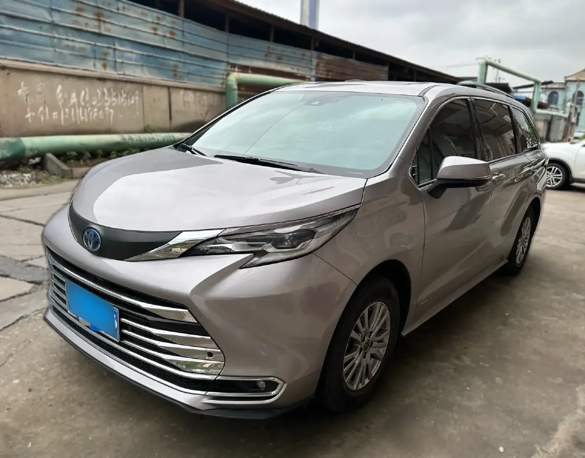 2023 Toyota Sienna 2.5L 189HP L4 E-CVT Hybrid