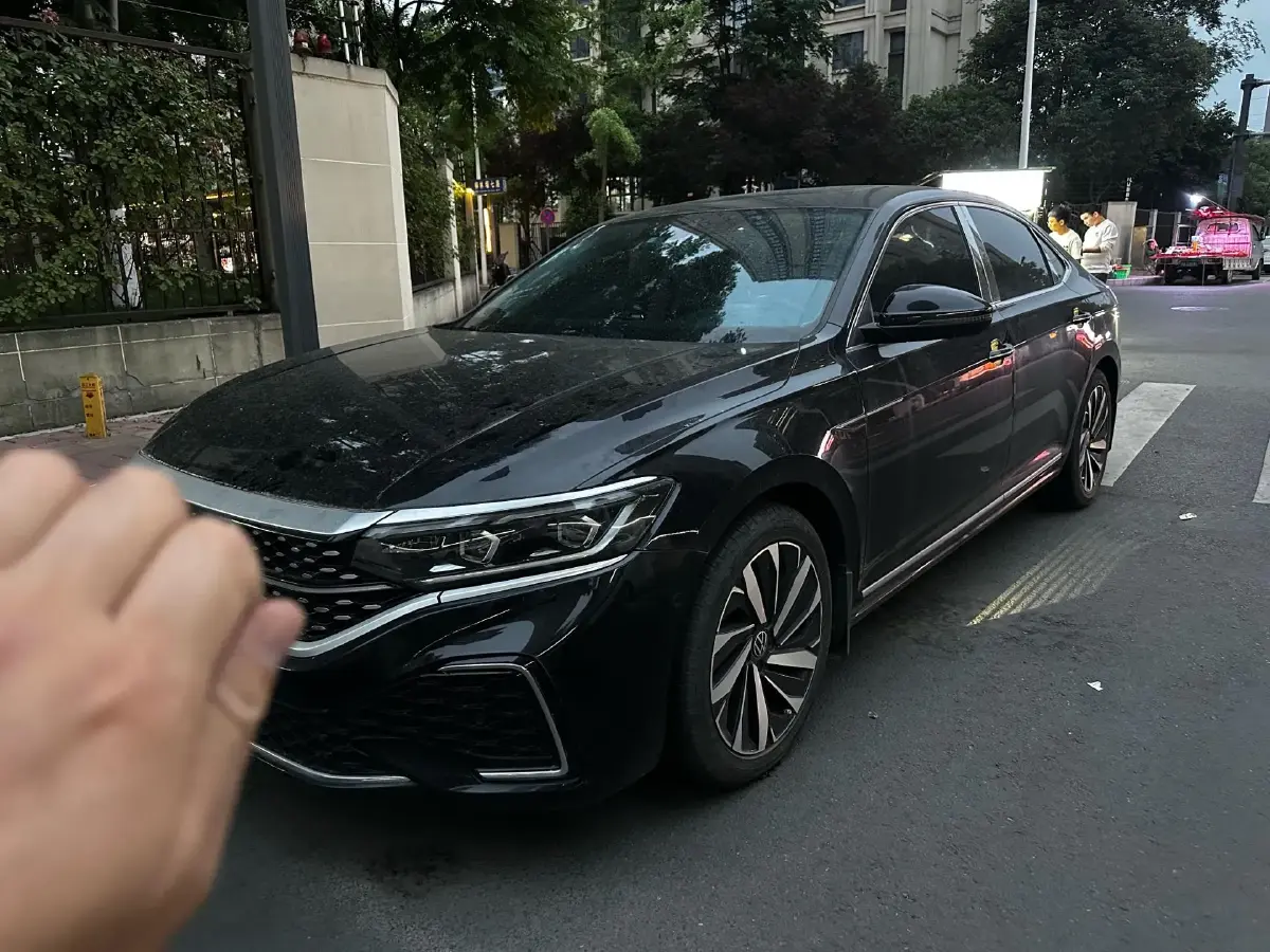 2022 Volkswagen Passat 2.0T 186HP L4 7DCT