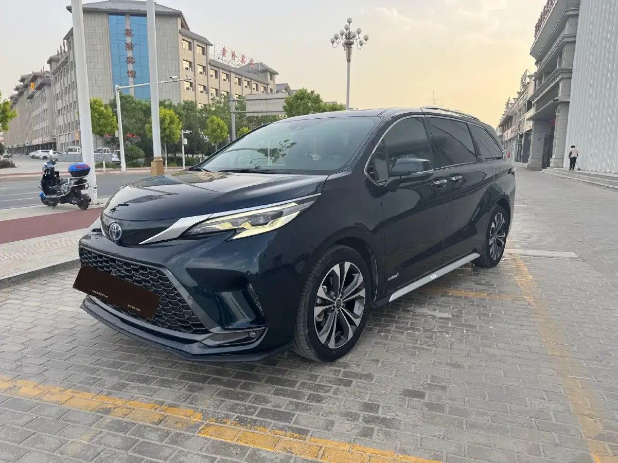 2023 Toyota Granvia 2.5L 189HP L4 E-CVT Hybrid