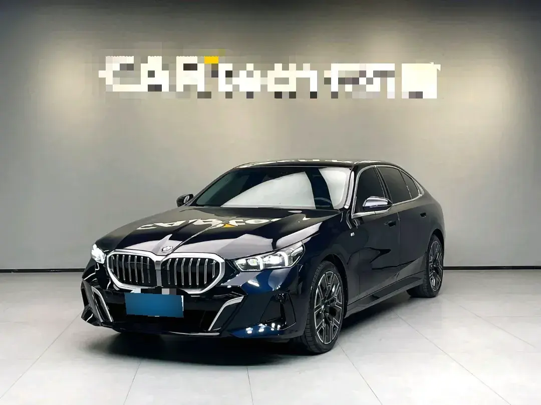 2024 BMW 5 Series 2.0T 258HP L4 8AT