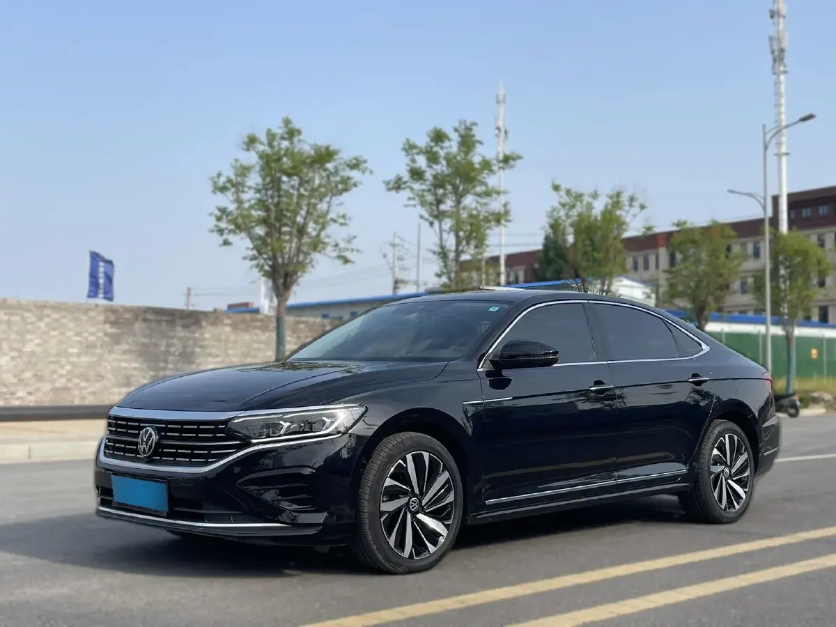 2023 Volkswagen Passat 2.0T 186HP L4 7DCT