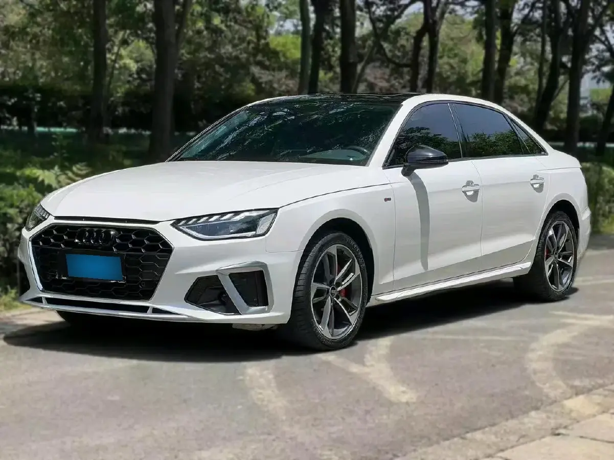 2022 Audi A4L 2.0T 190HP L4 7DCT