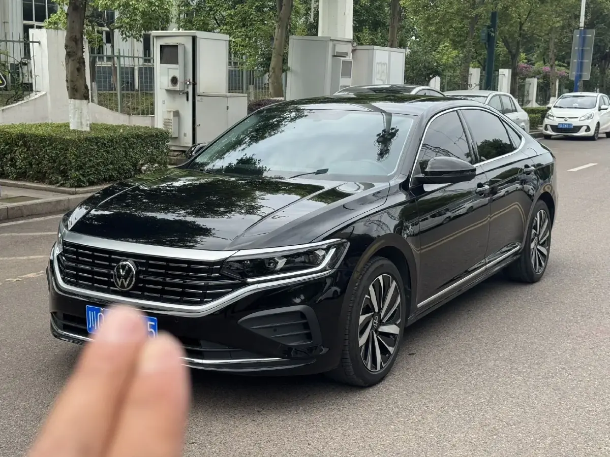 2024 Volkswagen Passat 2.0T 186HP L4 7DCT