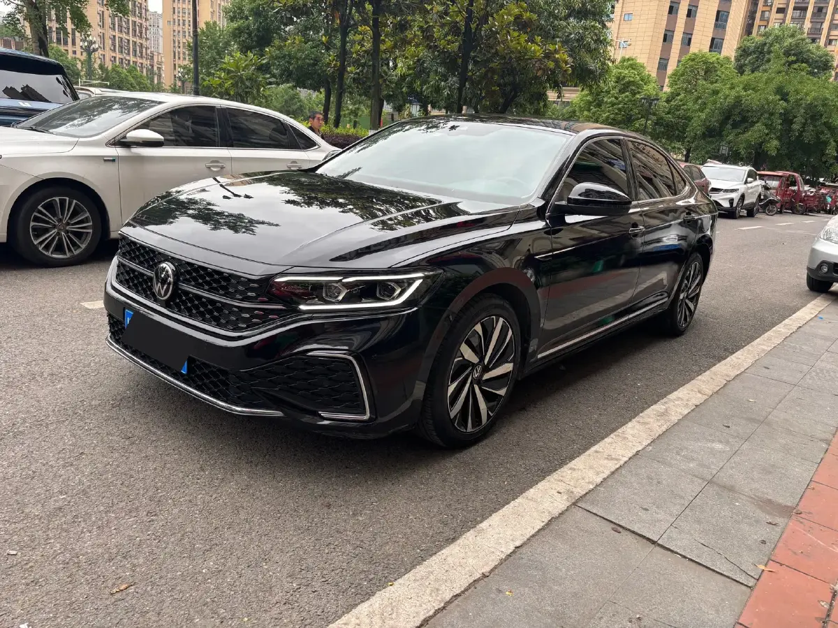 2022 Volkswagen Passat 2.0T 186HP L4 7DCT