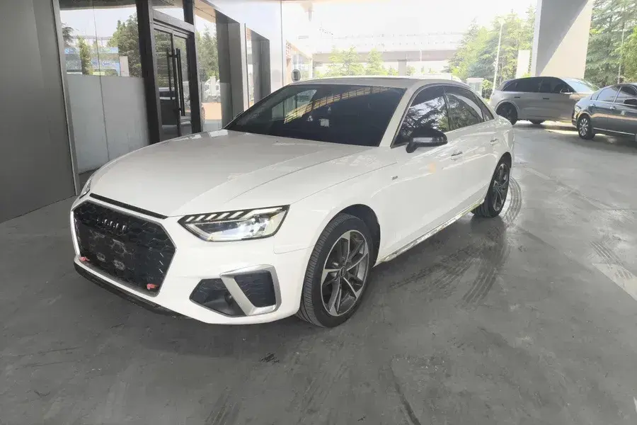 2022 Audi A4L 2.0T 190HP L4 7DCT