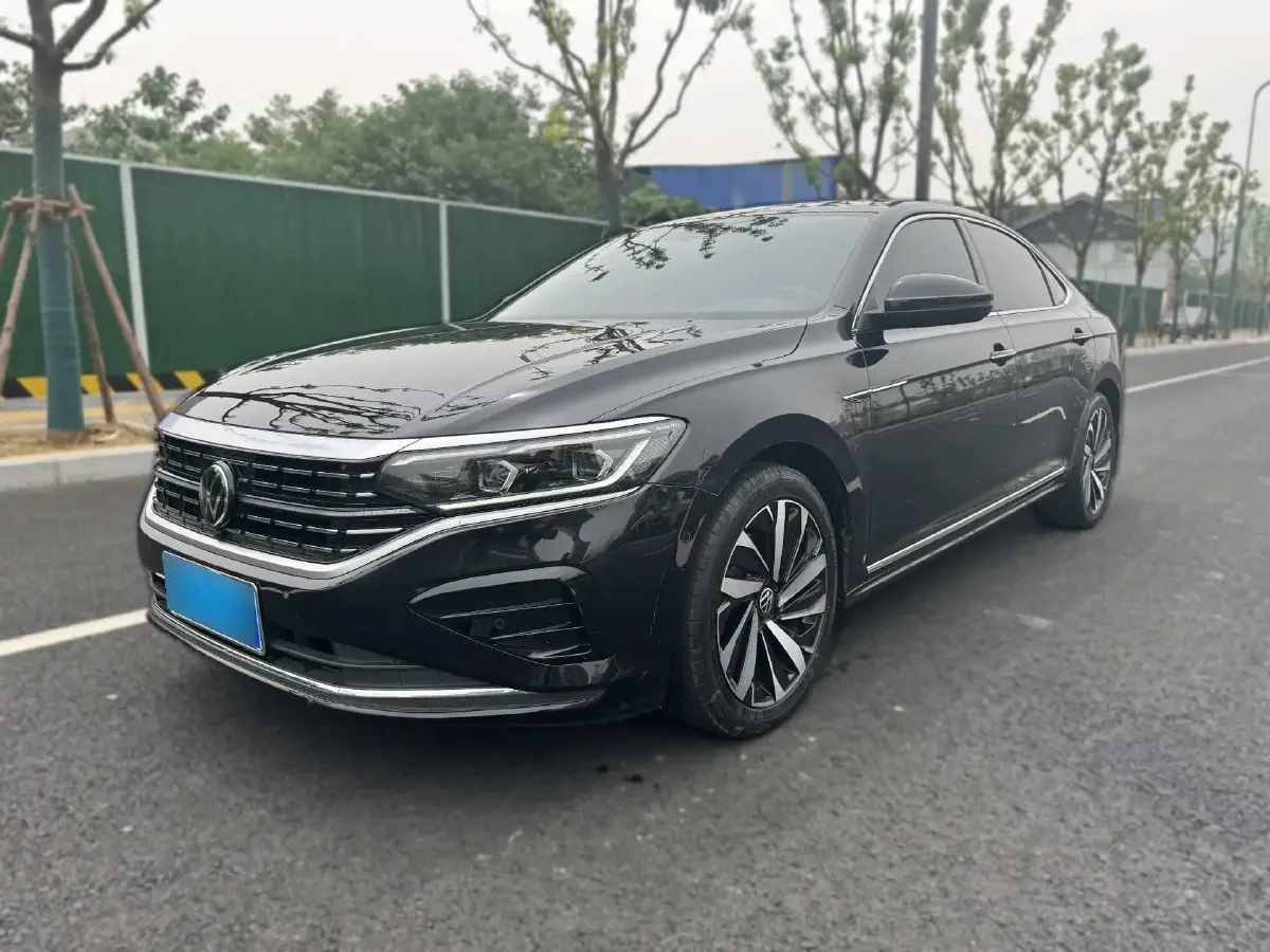 2023 Volkswagen Passat 2.0T 220HP L4 7DCT