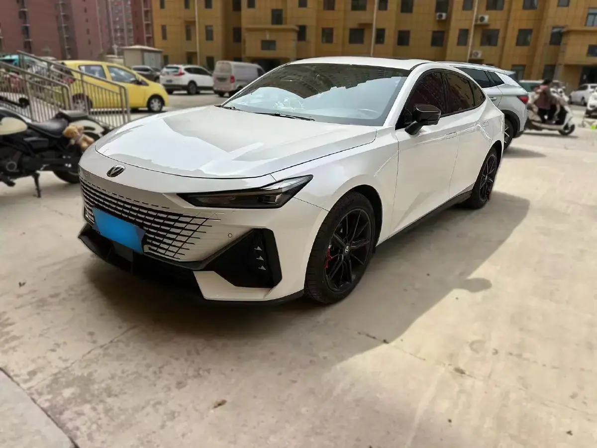 2022 ChangAn UNI-V 1.5T 188HP L4 7DCT