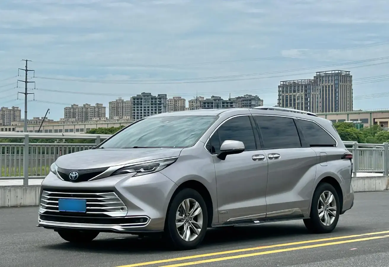 2021 Toyota Sienna 2.5L 192HP L4 E-CVT Hybrid