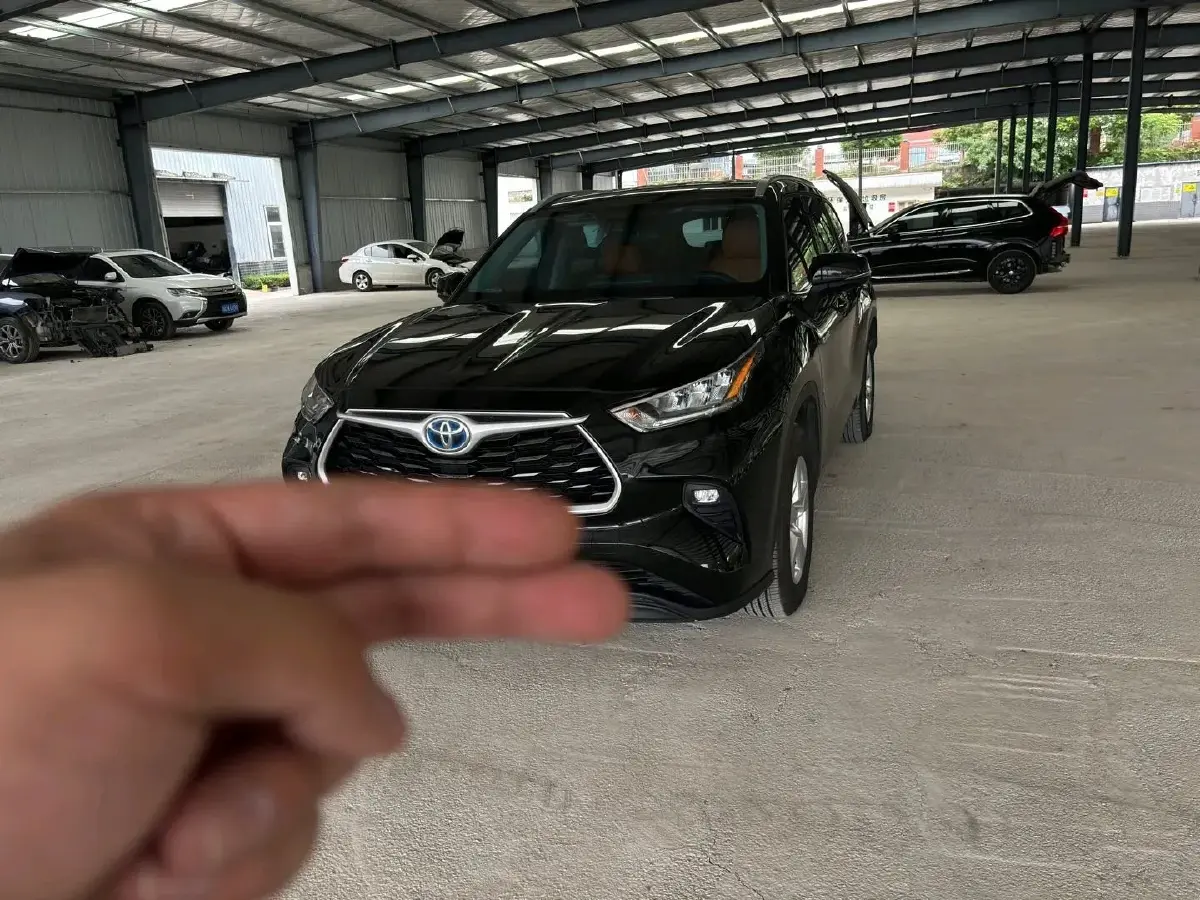 2022 Toyota Highlander 2.5L 192HP L4 E-CVT Hybrid