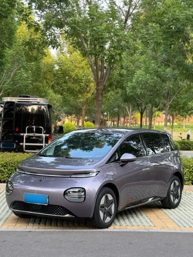 2023 BaoJun Cloud BEV 37.9KWH