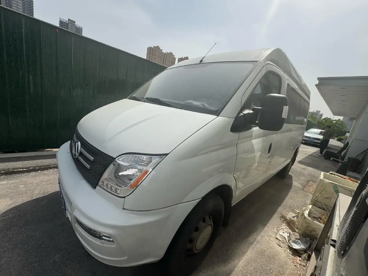 2023 MAXUS XinTu V80 2.0T 127HP L4 6AMT