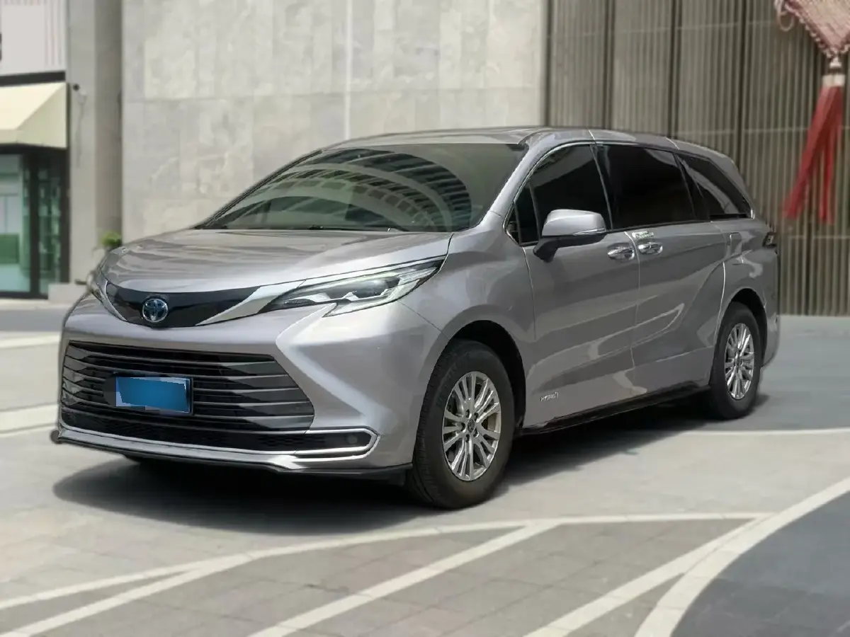 2021 Toyota Sienna 2.5L 192HP L4 E-CVT Hybrid