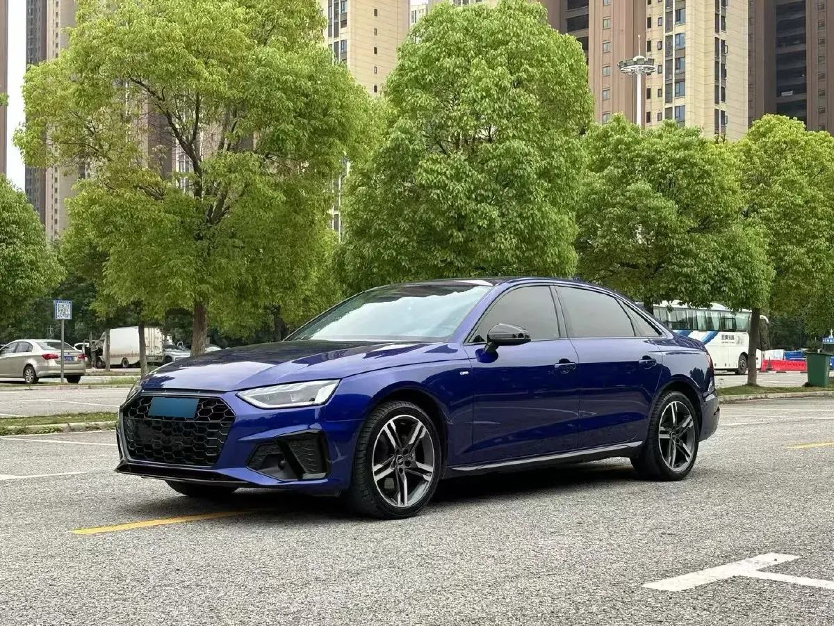 2022 Audi A4L 2.0T 190HP L4 7DCT