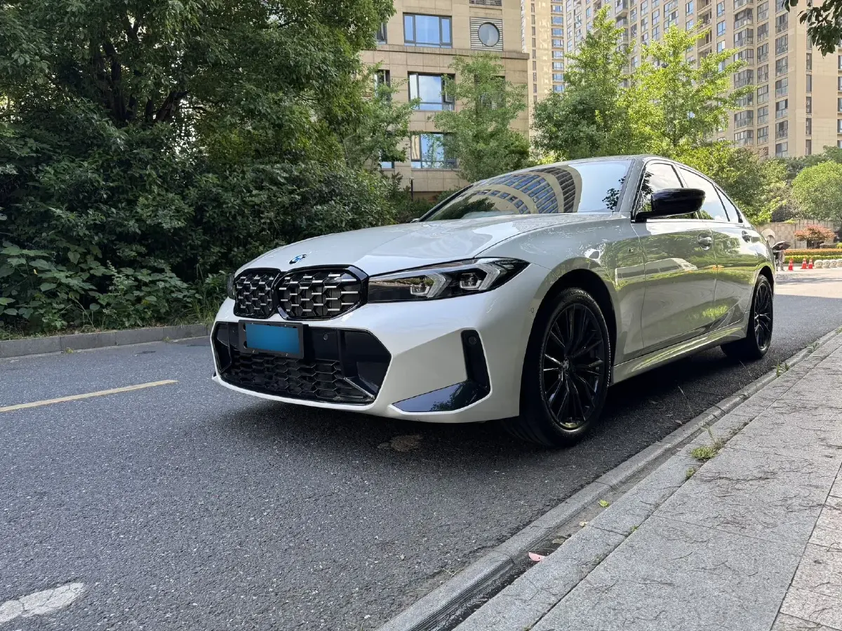 2024 BMW 3 Series 2.0T 184HP L4 8AT