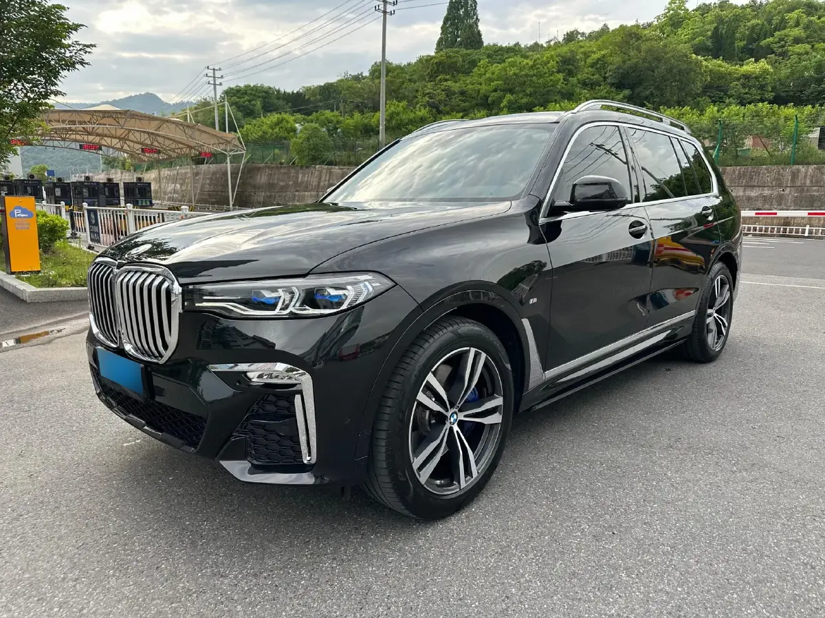 2022 BMW X7 3.0T 340HP L6 8AT