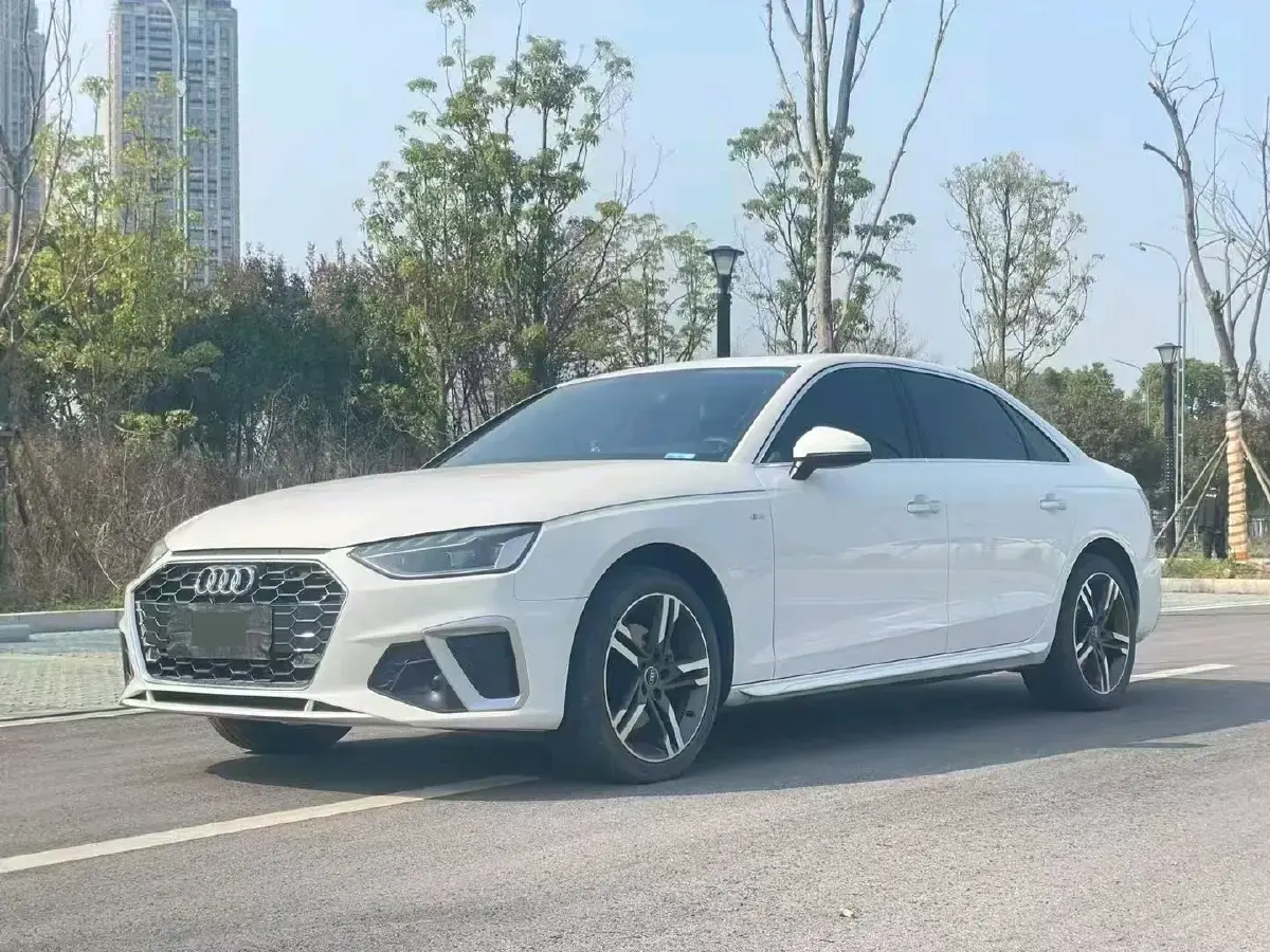 2023 Audi A4L 2.0T 190HP L4 7DCT