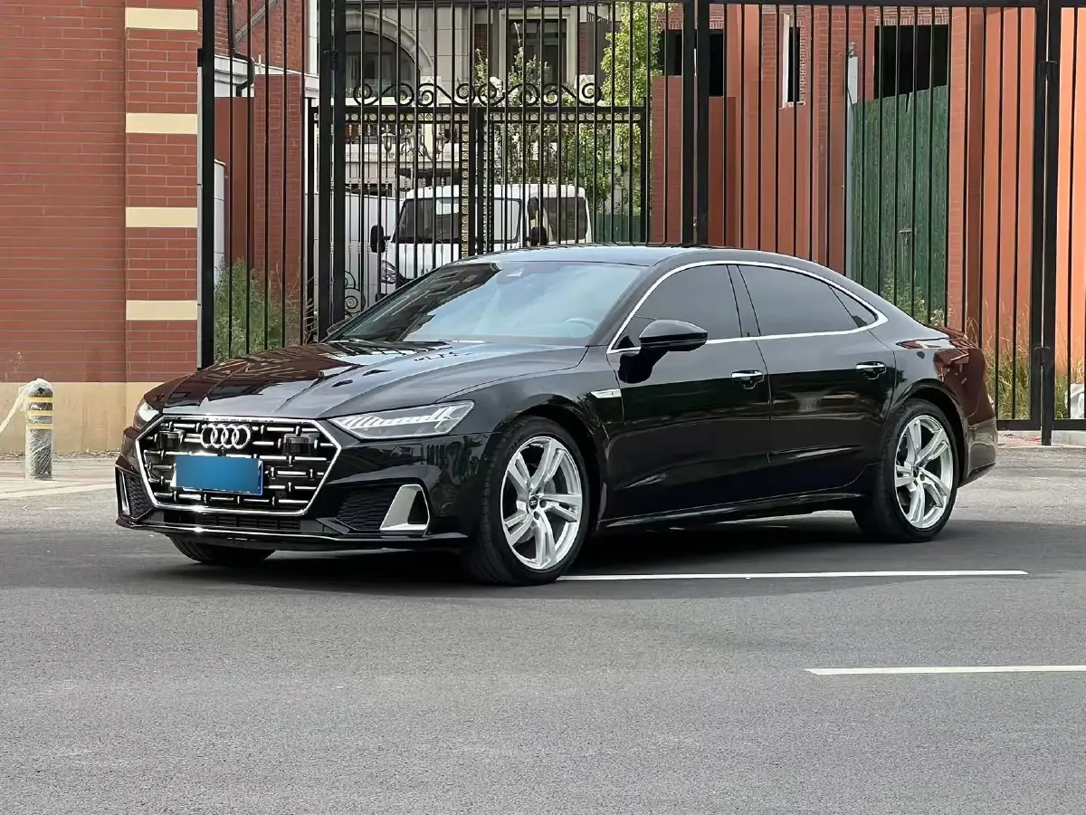 2024 Audi A7L 2.0T 245HP L4 7DCT