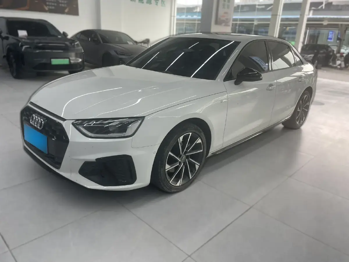 2022 Audi A4L 2.0T 190HP L4 7DCT