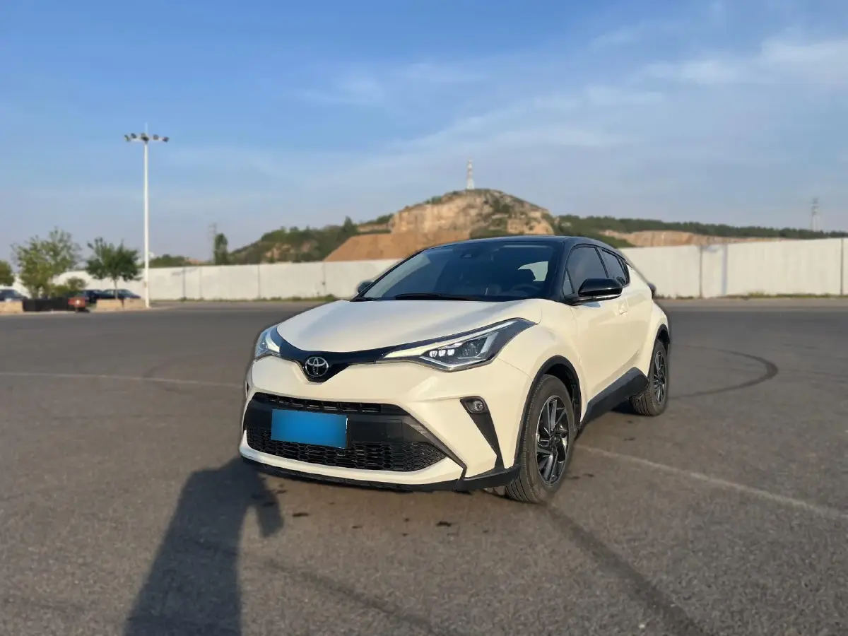 2022 Toyota C-HR 2.0L 171HP L4 CVT