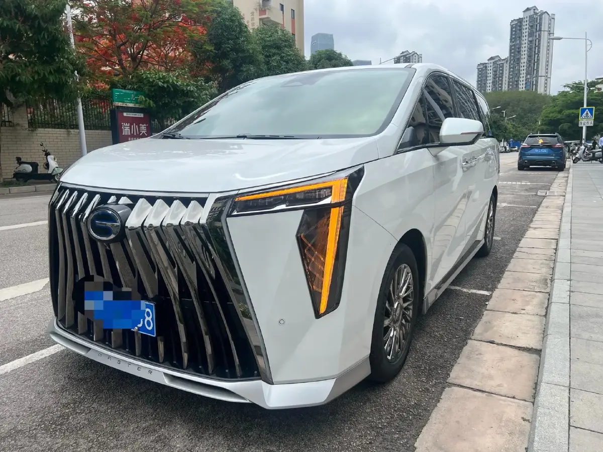 2023 GAC Trumpchi M8 2.0T 190HP L4 E-CVT Hybrid