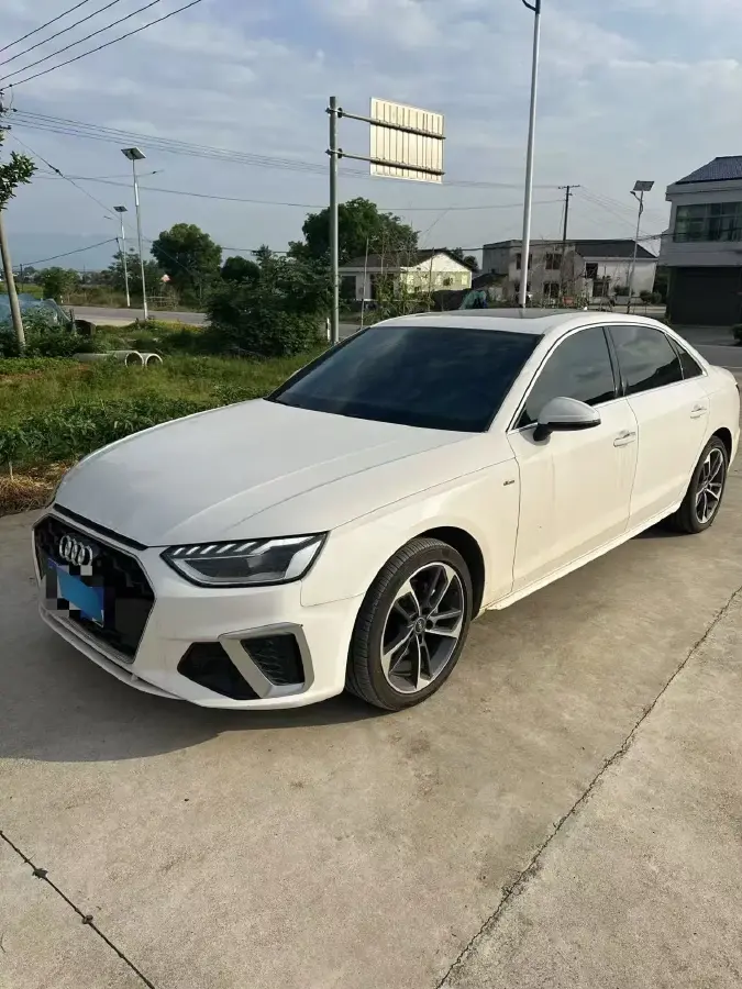 2022 Audi A4L 2.0T 190HP L4 7DCT