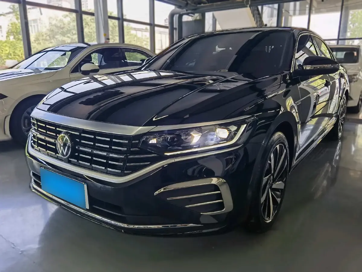 2025 Volkswagen Passat 2.0T 220HP L4 7DCT