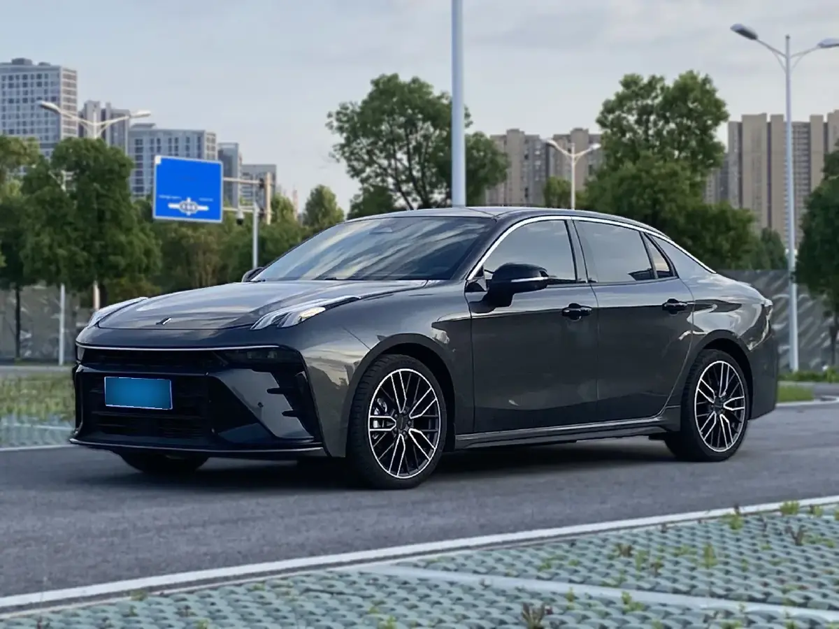 2025 LYNK&CO 03 2.0T 254HP L4 7DCT