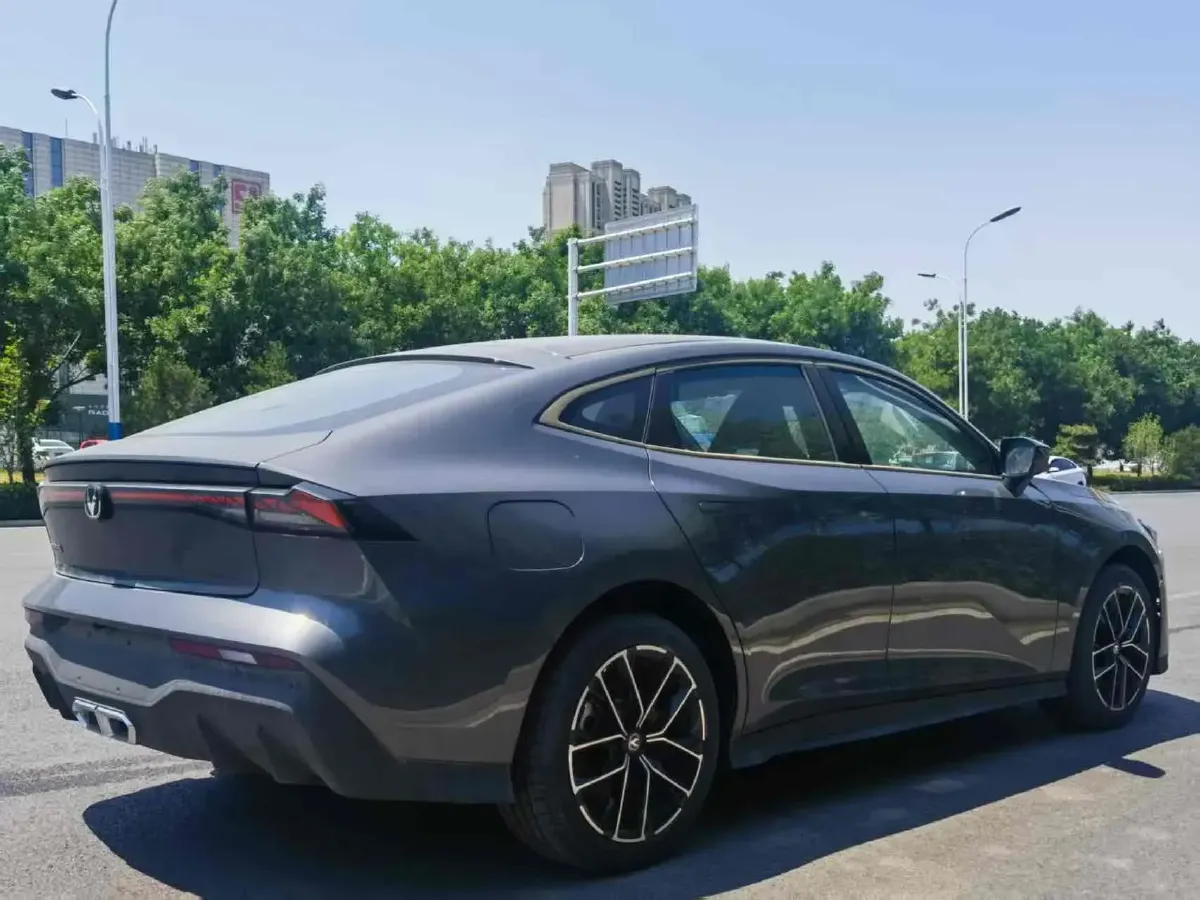 2024 ChangAn UNI-V iDD 1.5L 110HP L4 E-CVT PHEV 18.99KWH,autocango,china used car exporter,china ev exporter,chinese used car exporter,chinese used ev exporter