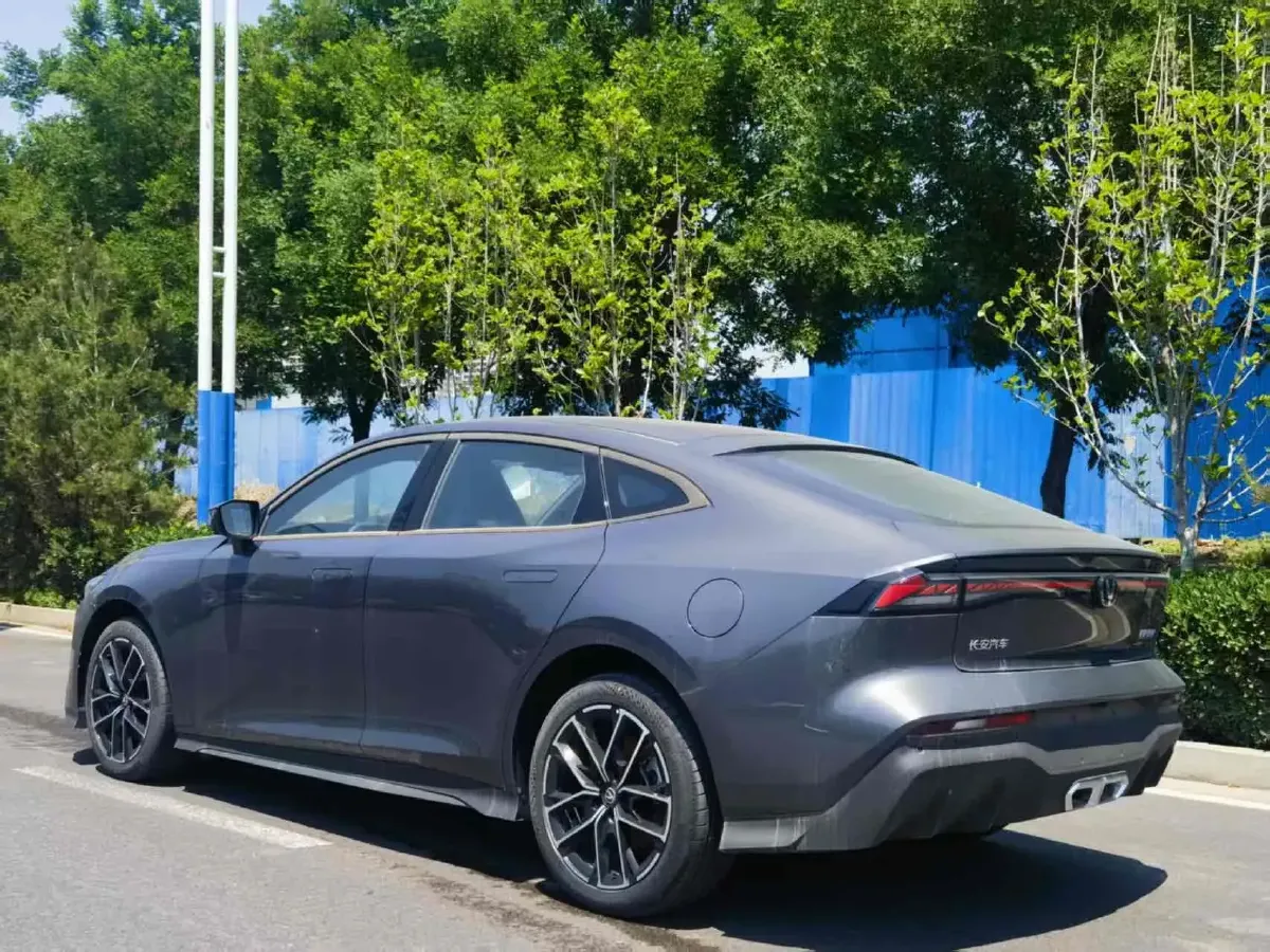 2024 ChangAn UNI-V iDD 1.5L 110HP L4 E-CVT PHEV 18.99KWH,autocango,china used car exporter,china ev exporter,chinese used car exporter,chinese used ev exporter