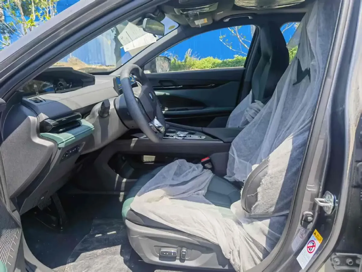 2024 ChangAn UNI-V iDD 1.5L 110HP L4 E-CVT PHEV 18.99KWH,autocango,china used car exporter,china ev exporter,chinese used car exporter,chinese used ev exporter