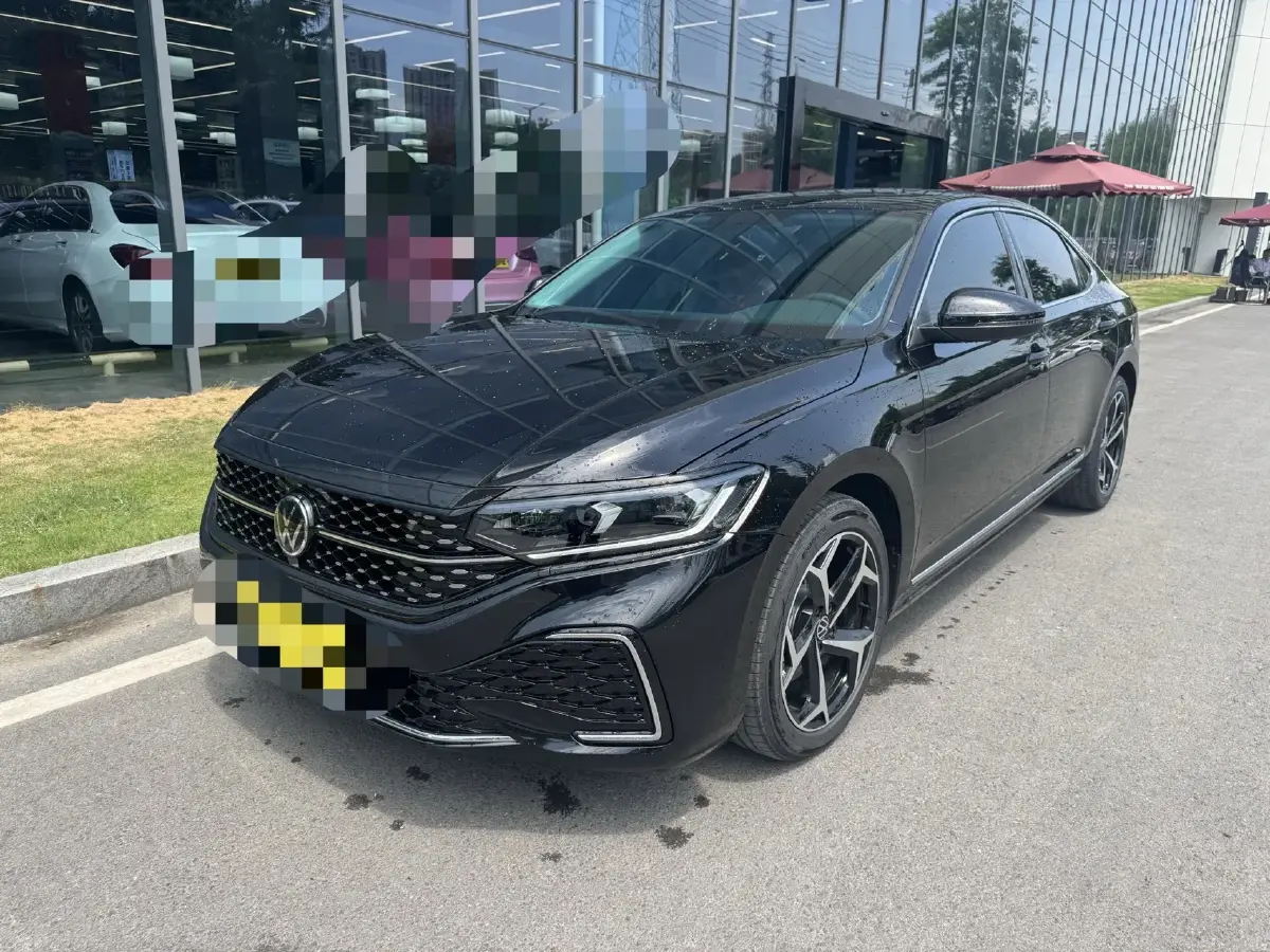 2025 Volkswagen Passat 2.0T 220HP L4 7DCT