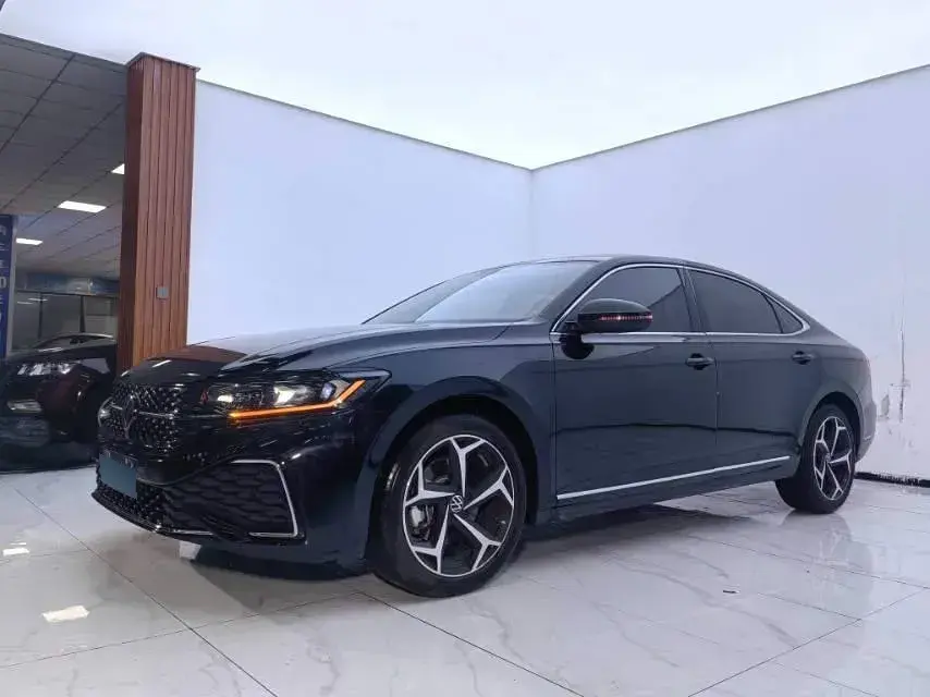 2023 Volkswagen Passat 2.0T 186HP L4 7DCT