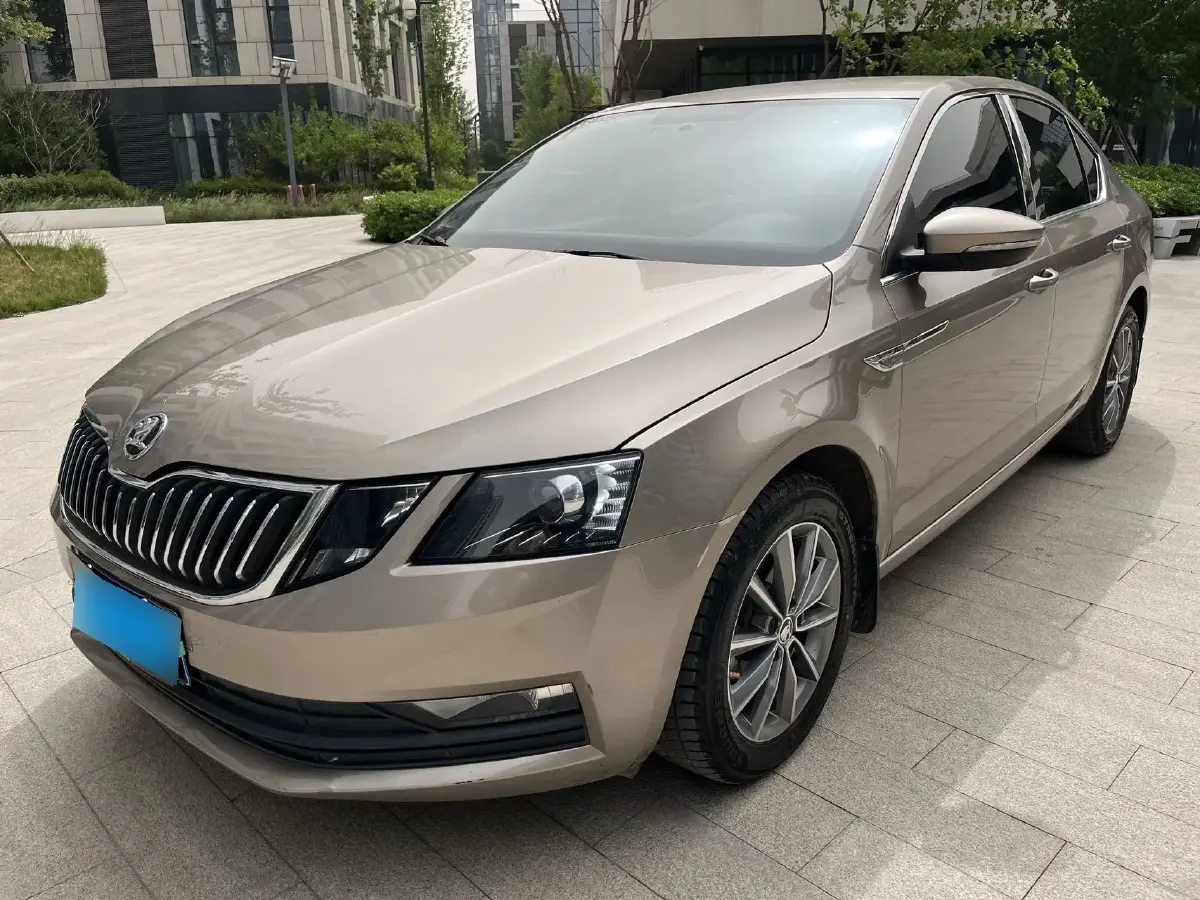 2022 Skoda Octavia 1.5L 113HP L4 5MT