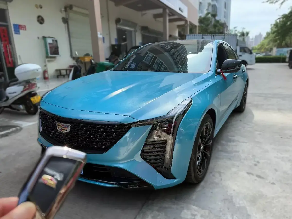 2025 Cadillac CT5 2.0T 237HP L4 10AT