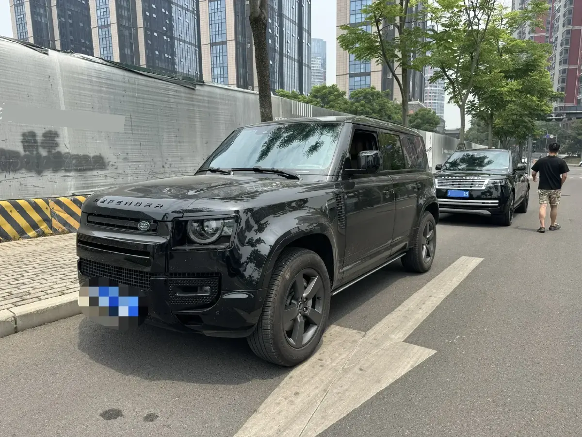 2025 Land Rover Defender 3.0T 400HP L6 8AT