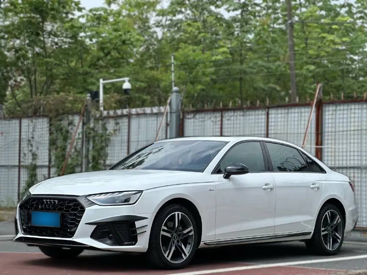 2022 Audi A4L 2.0T 190HP L4 7DCT