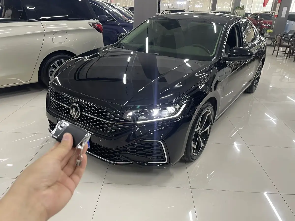 2023 Volkswagen Passat 2.0T 186HP L4 7DCT