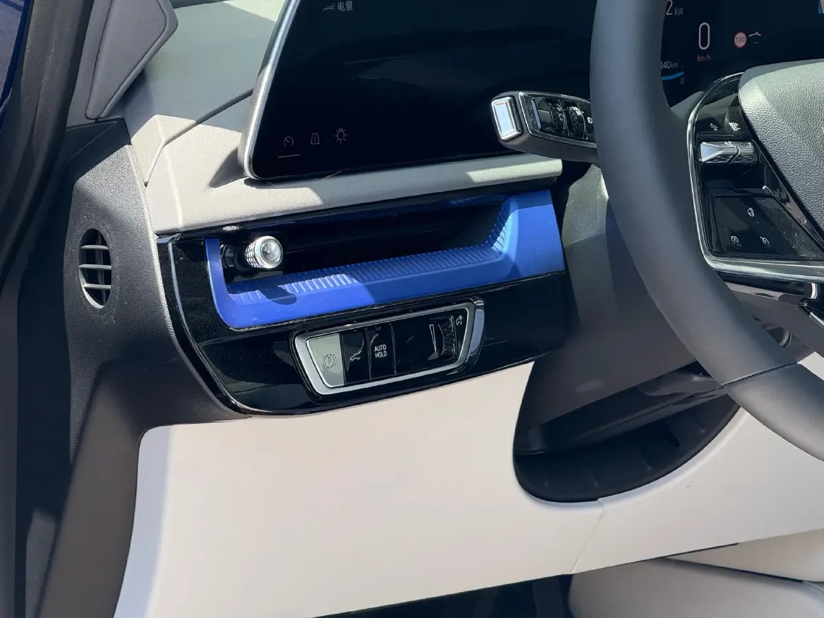 2024 Cadillac OPTIQ BEV 68.4KWH,autocango,china used car exporter,china ev exporter,chinese used car exporter,chinese used ev exporter