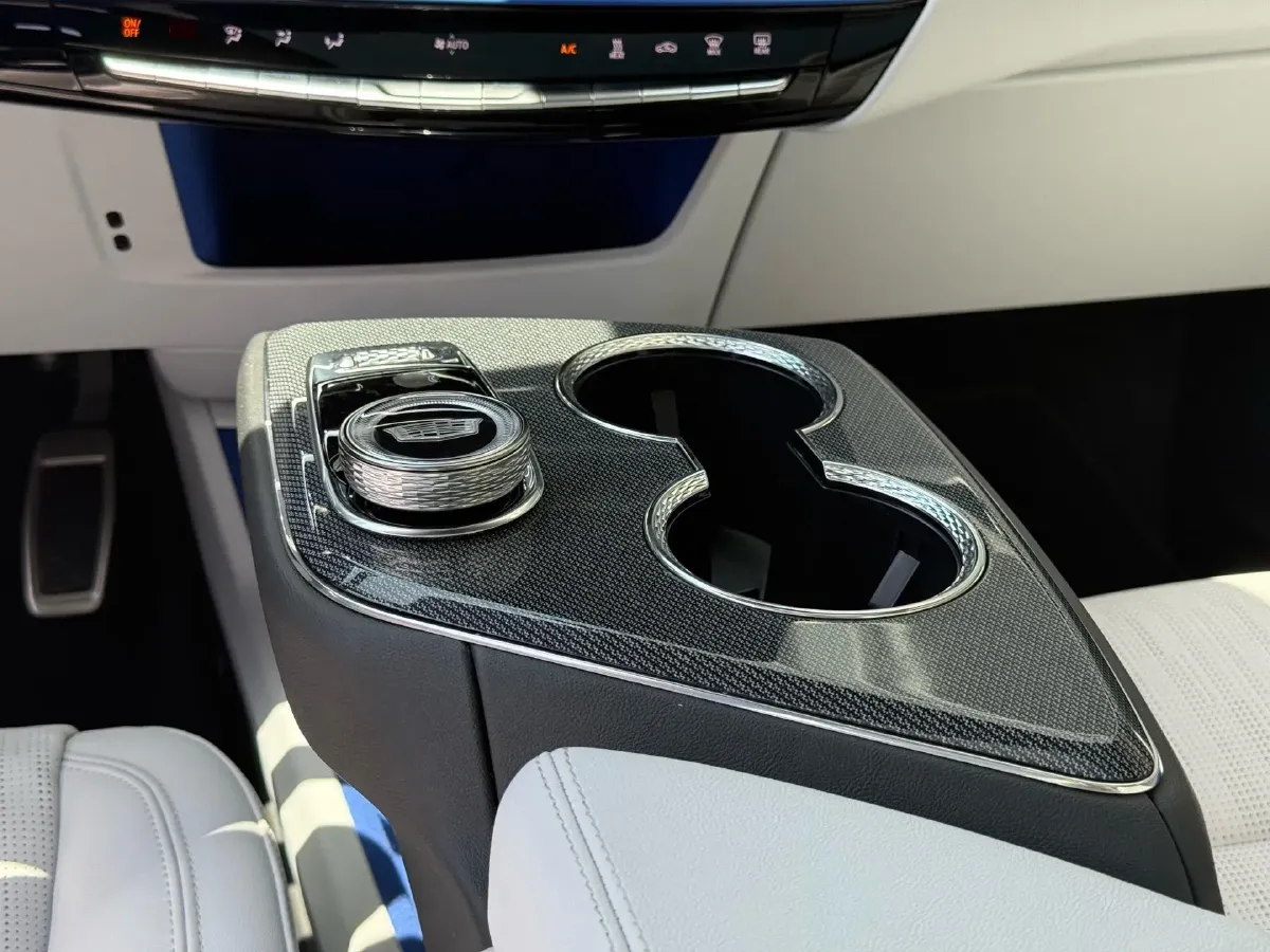 2024 Cadillac OPTIQ BEV 68.4KWH,autocango,china used car exporter,china ev exporter,chinese used car exporter,chinese used ev exporter