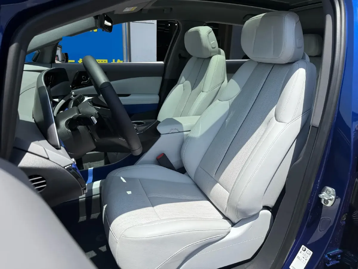 2024 Cadillac OPTIQ BEV 68.4KWH,autocango,china used car exporter,china ev exporter,chinese used car exporter,chinese used ev exporter