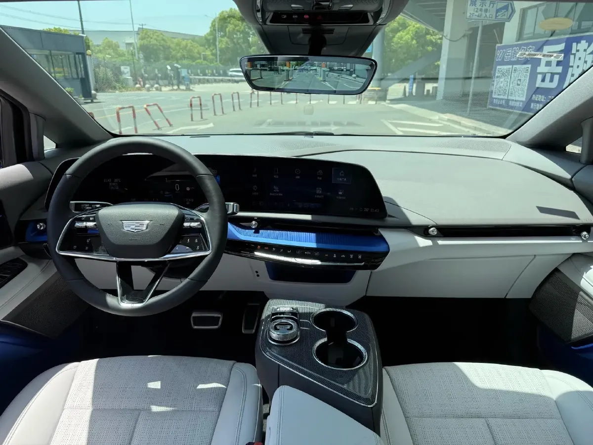 2024 Cadillac OPTIQ BEV 68.4KWH,autocango,china used car exporter,china ev exporter,chinese used car exporter,chinese used ev exporter