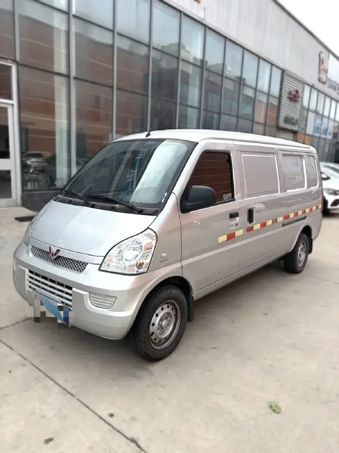 2021 WuLing RongGuang 1.5L 99HP L4 5MT